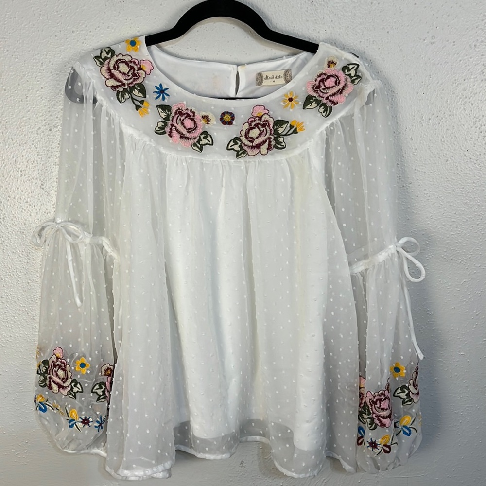 Altar’d State peasant top sheer sleeves floral embroidery size medium